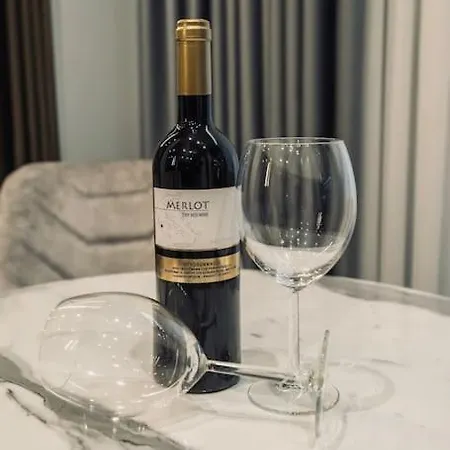 Individualliving3 Excellent Location Centre! !