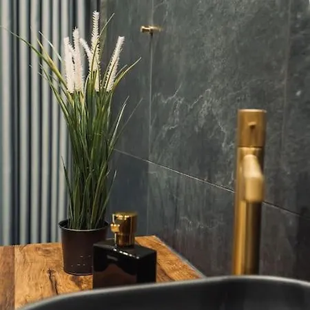 Individualliving3 Excellent Location Centre! ! 아파트 *